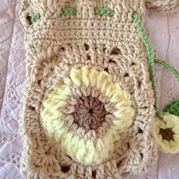 Crochet Sunflower Crossbody Bag - Picture 2 of 7
